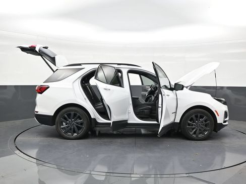Used 2024 Chevrolet Equinox RS FWD image 28