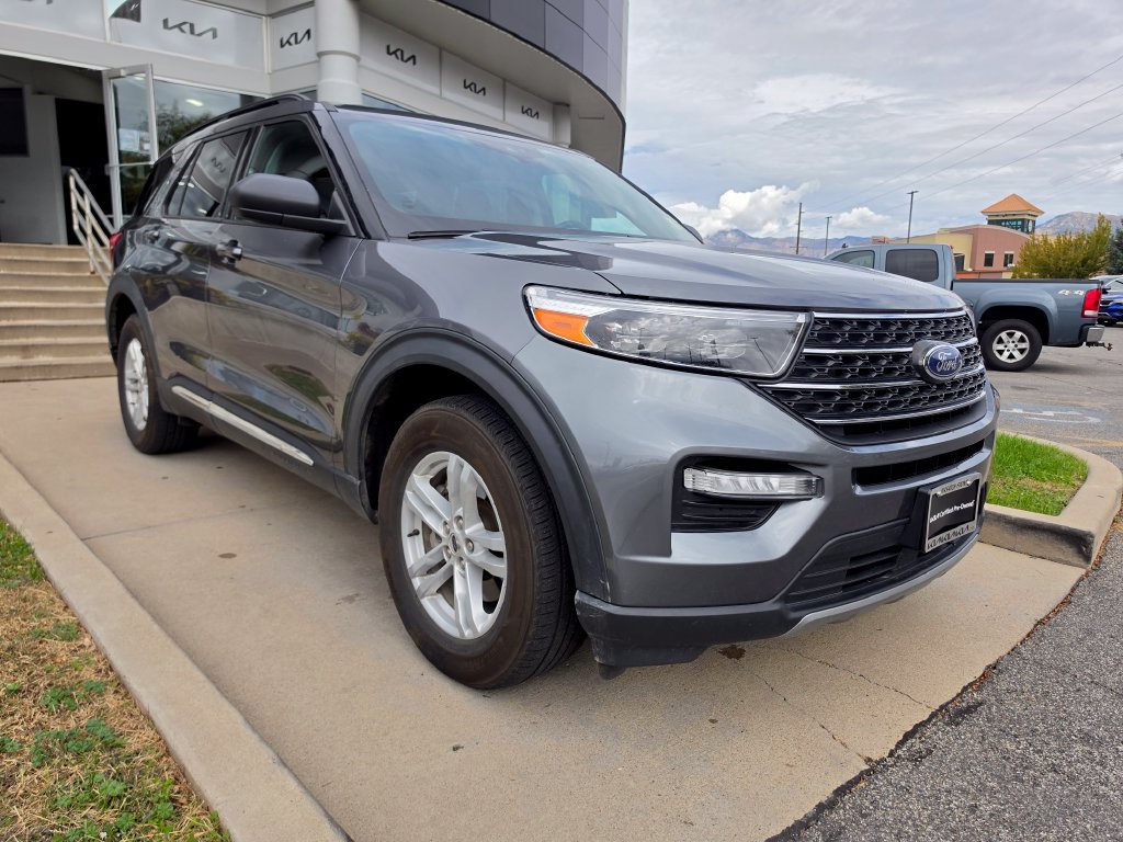 Used 2024 Ford Explorer XLT w/ Equipment Group 202A AWD/4WD image 3