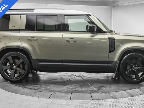 Used 2024 Land Rover Defender 110 S image 9