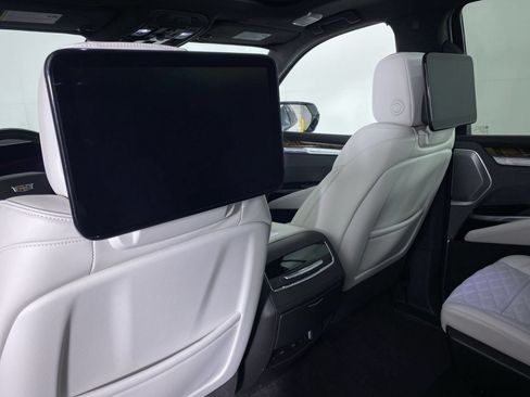 Certified 2025 Cadillac Escalade Sport Platinum w/ LPO, Floor Liner Package AWD/4WD image 19