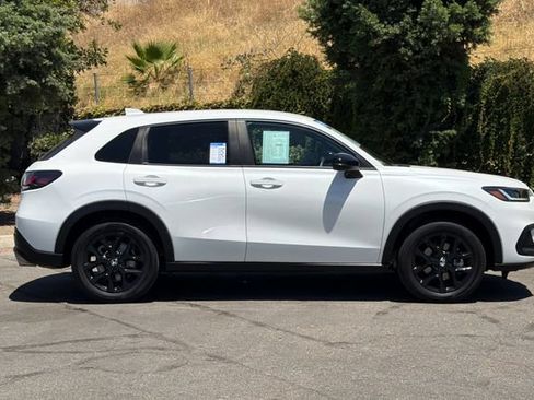 Used 2024 Honda HR-V Sport image 3
