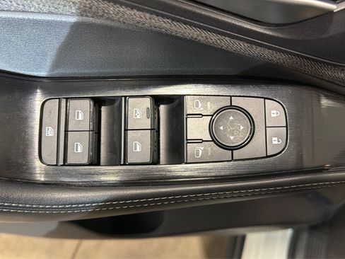 Used 2023 Nissan Rogue SV AWD/4WD image 16
