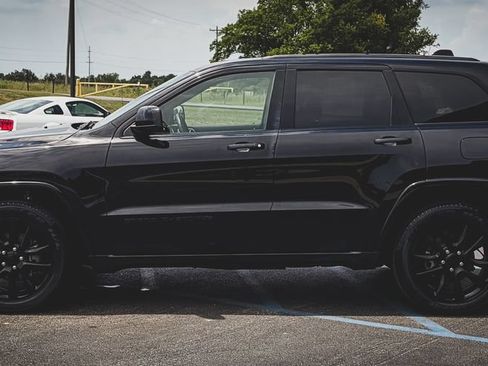 Used 2020 Jeep Grand Cherokee Altitude AWD/4WD image 6