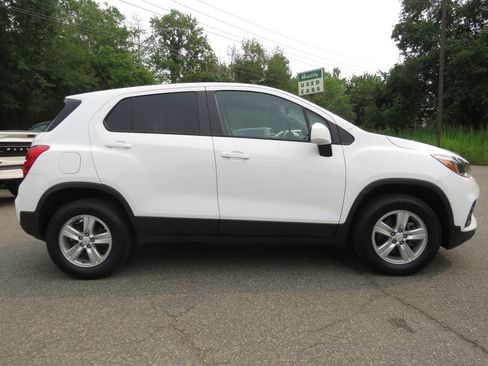 Used 2022 Chevrolet Trax LS w/ Tint and Cruise Package AWD/4WD image 4