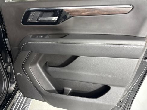 Certified 2025 Chevrolet Suburban Premier AWD/4WD image 22