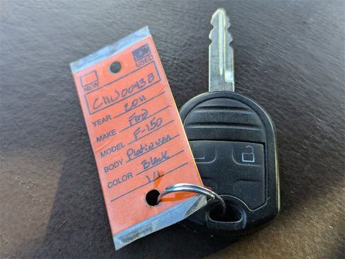 Used 2011 Ford F150 Platinum w/ Max Trailer Tow Pkg image 19