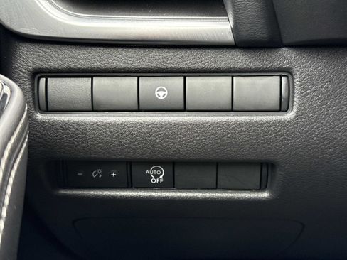 Used 2023 Nissan Rogue SV image 12