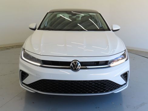 New 2025 Volkswagen Jetta SE image 10