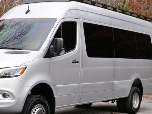 Used 2023 Mercedes-Benz Sprinter 3500 w/ Parking Package image 33