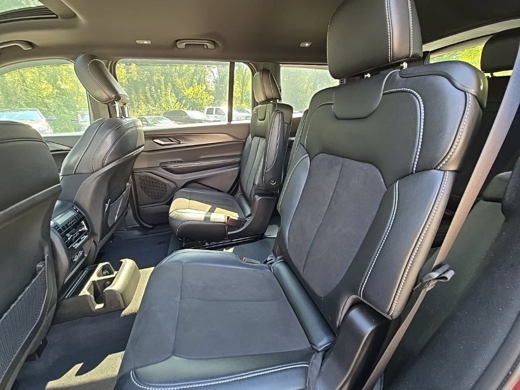 Used 2023 Jeep Grand Cherokee L Laredo AWD/4WD image 21