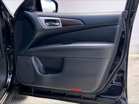 Used 2015 Nissan Pathfinder Platinum w/ Family Entertainment Package FWD image 28