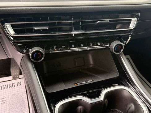 Used 2024 Chevrolet Traverse LT image 15