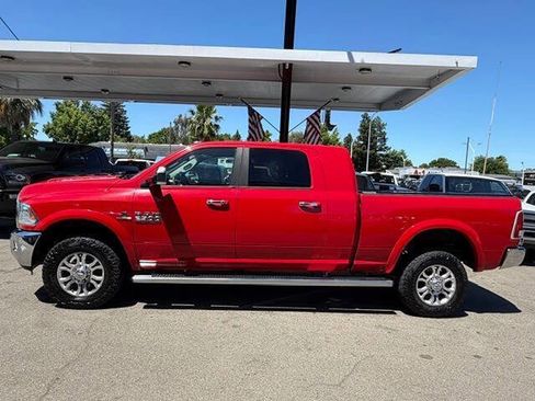 Used 2014 RAM 2500 Laramie w/ Convenience Group AWD/4WD image 2