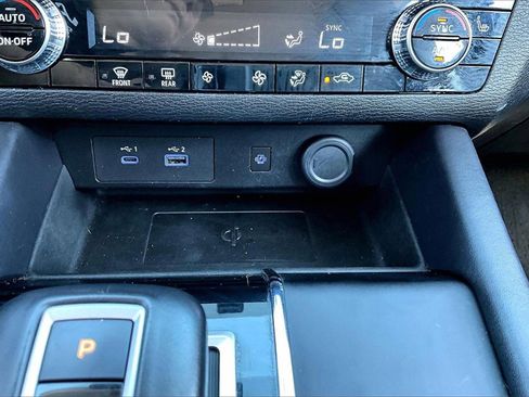 Used 2024 Mitsubishi Outlander SE Black Edition image 24