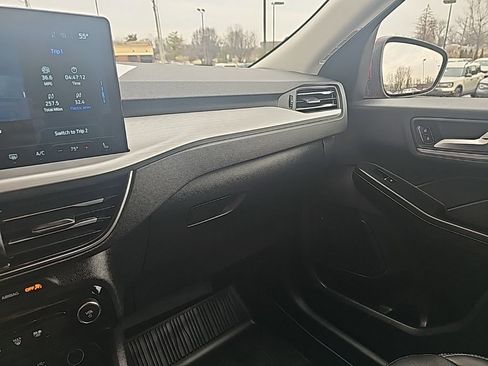 Used 2025 Ford Escape Platinum image 19