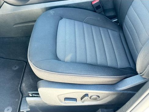 Used 2024 Ford Edge SE w/ Black Appearance Package image 18