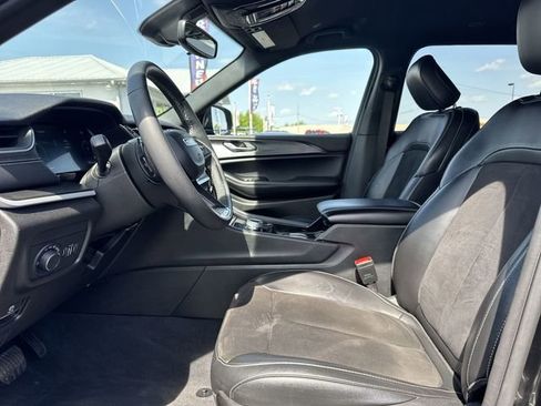 Used 2023 Jeep Grand Cherokee L Laredo image 12