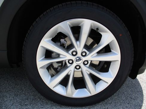 New 2024 Ford Explorer Platinum w/ Technology Package image 9