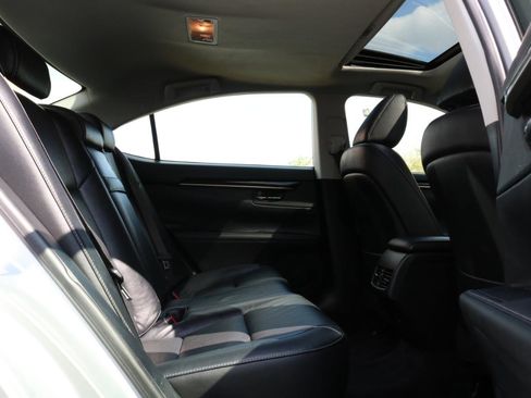 Used 2014 Lexus ES 350 w/ Luxury Package FWD image 46