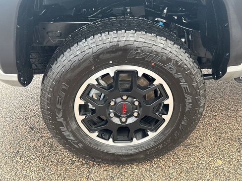Used 2025 Toyota Tacoma TRD Off-Road image 39