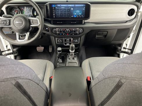 Used 2024 Jeep Wrangler Unlimited Sahara AWD/4WD image 37