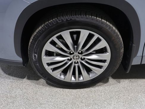 Used 2020 Toyota Highlander Platinum AWD/4WD image 9