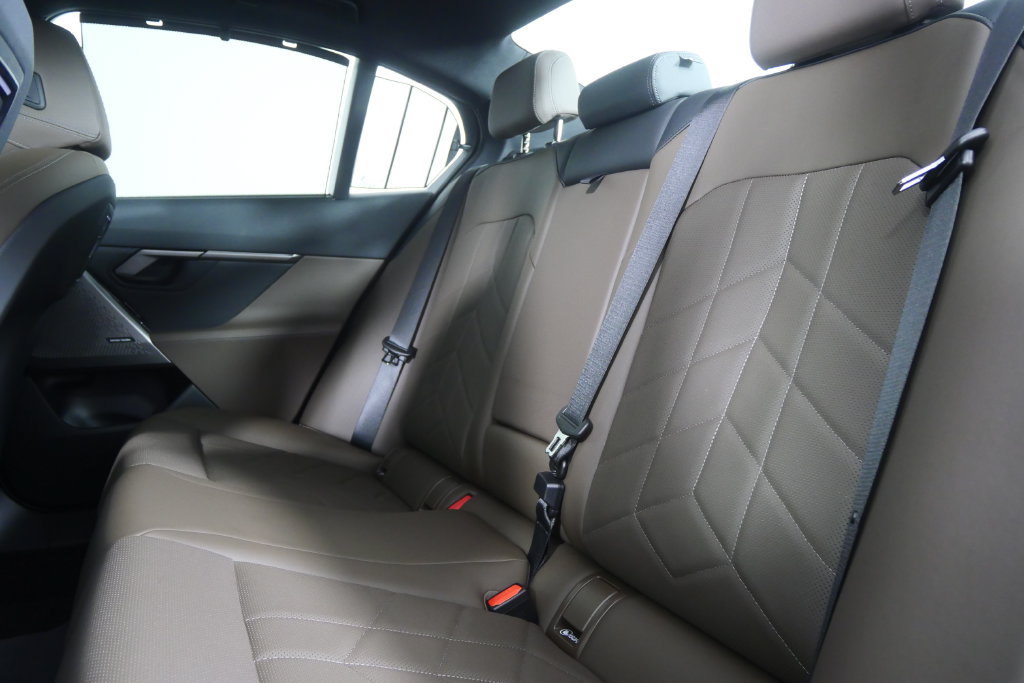 Certified 2026 BMW 530i RWD image 15