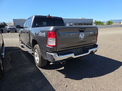 Used 2022 RAM 1500 Big Horn AWD/4WD image 3