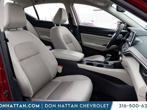 Used 2025 Nissan Altima 2.5 SV FWD image 17