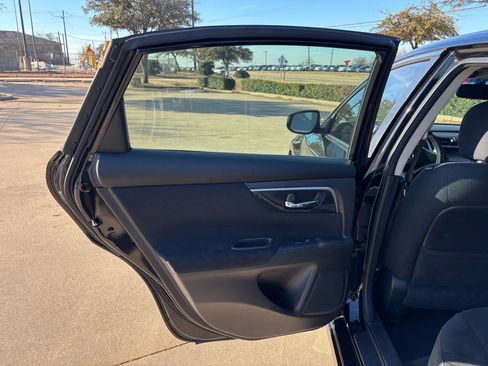 Used 2014 Nissan Altima 2.5 SV w/ Convenience Package image 15