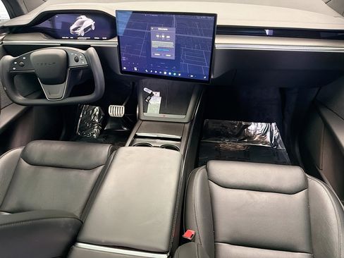 Used 2022 Tesla Model X Plaid image 12