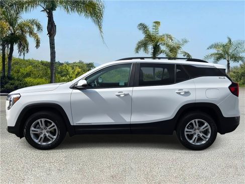 Used 2023 GMC Terrain SLE w/ Driver Convenience Package image 2