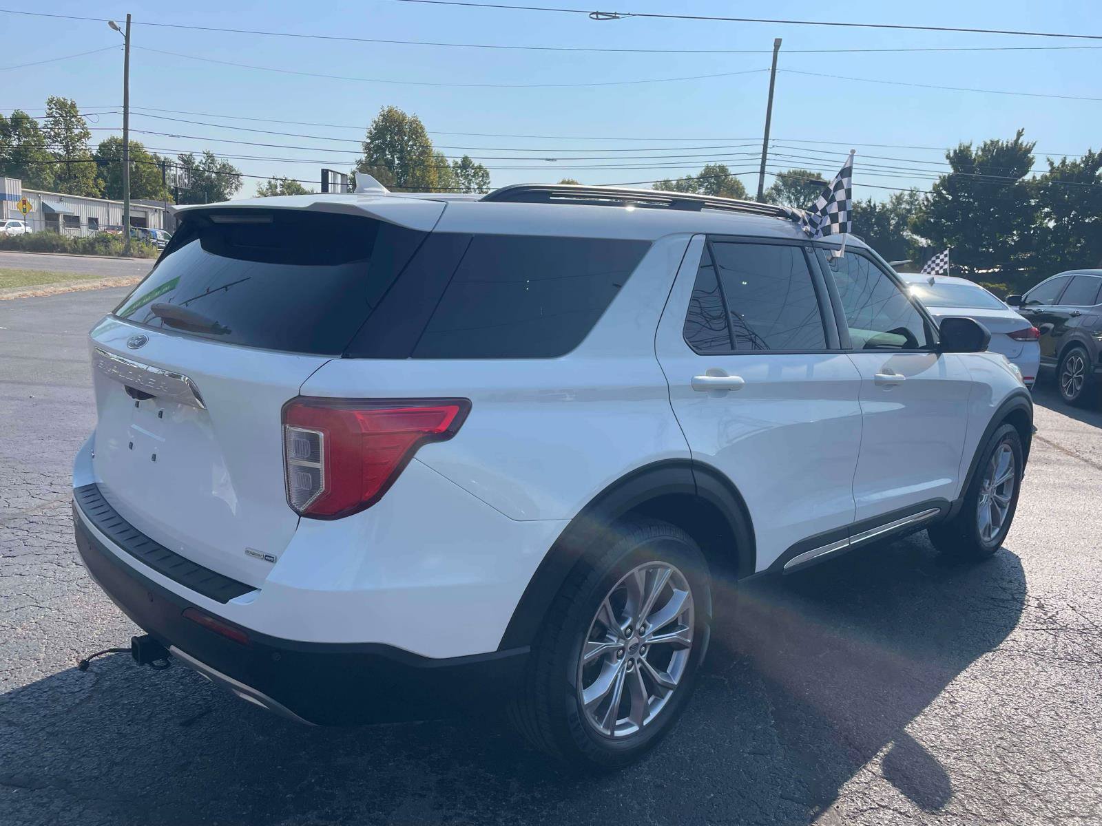 Used 2020 Ford Explorer XLT w/ Equipment Group 202A AWD/4WD image 8