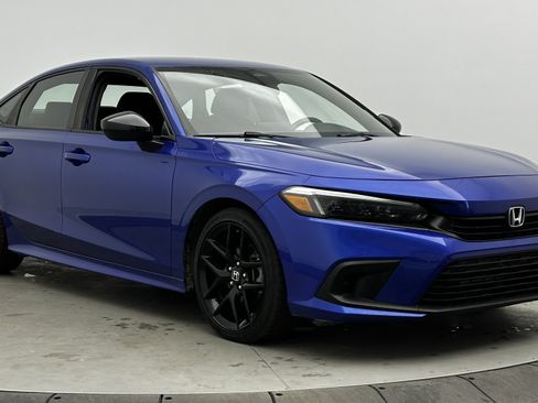 Used 2023 Honda Civic Sport image 3