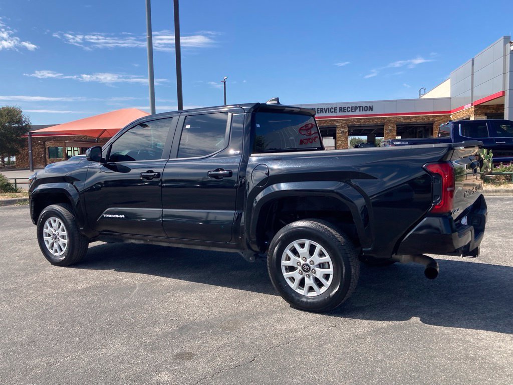 Used 2024 Toyota Tacoma SR5 AWD/4WD image 7