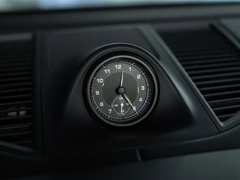 Used 2025 Porsche Macan image 27