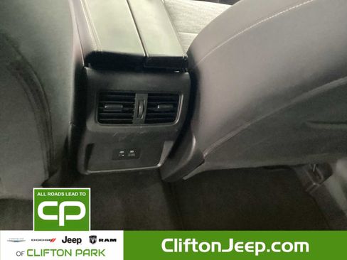 Used 2023 Nissan Rogue SV image 10