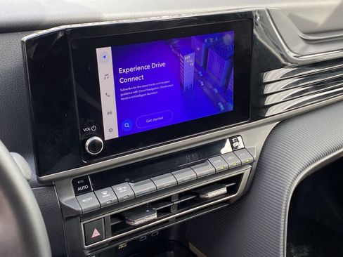 Used 2025 Toyota Camry SE image 31