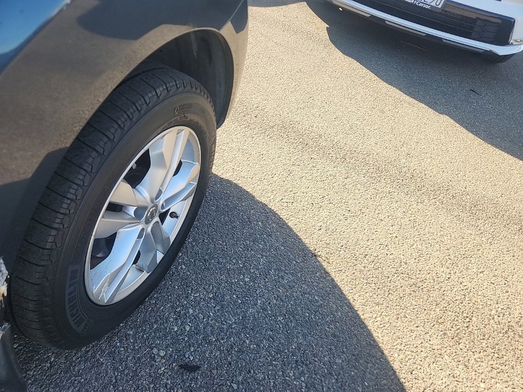 Used 2015 Nissan Rogue S w/ Convenience Package FWD image 15