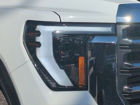 Used 2025 GMC Sierra 2500 SLE image 9