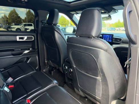Used 2020 Ford Explorer XLT w/ Equipment Group 202A AWD/4WD image 31