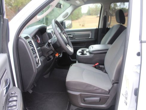 Used 2022 RAM 1500 Classic SLT image 3