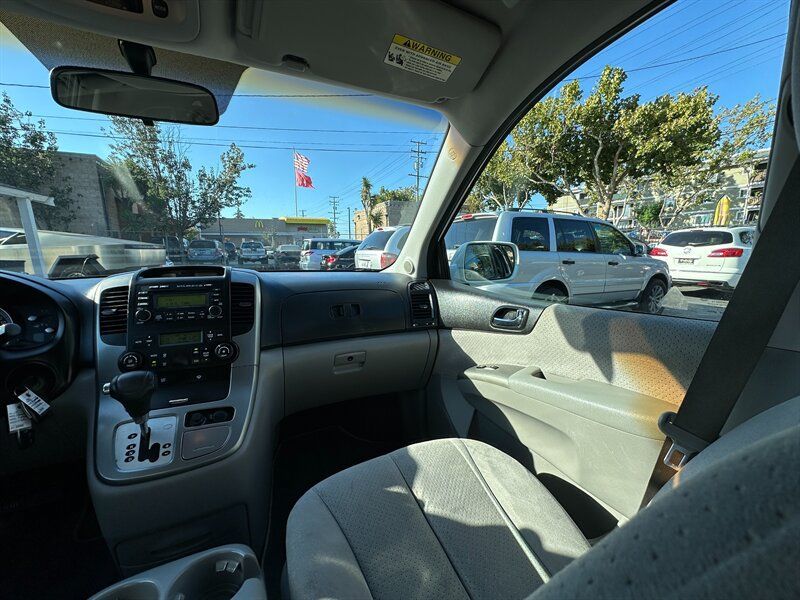 Used 2008 Hyundai Entourage GLS FWD image 14