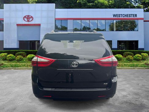 Used 2019 Toyota Sienna XLE w/ XLE Navigation Package FWD image 6