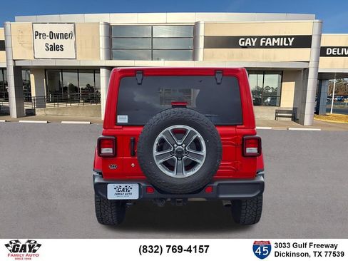 Used 2018 Jeep Wrangler Unlimited Sahara w/ Uconnect 4C Nav & Sound Group AWD/4WD image 19