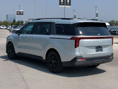 Certified 2025 Kia Carnival SX Prestige FWD image 3