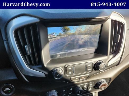 Used 2024 GMC Terrain SLT FWD image 9