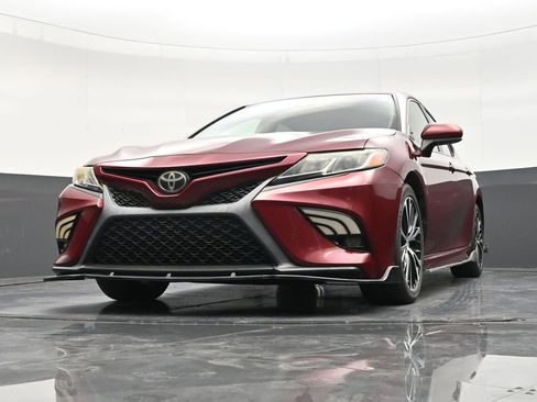 Used 2018 Toyota Camry SE FWD image 27