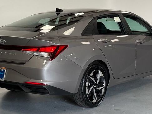 Certified 2023 Hyundai Elantra SEL w/ Convenience Package FWD image 3