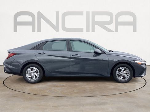 Used 2024 Hyundai Elantra SE FWD image 14